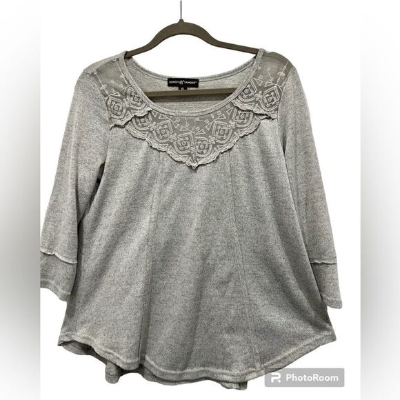 Almost Famous Tops - Almost Famous gray flared long sleeve lace neck line top size XL (3x$15)